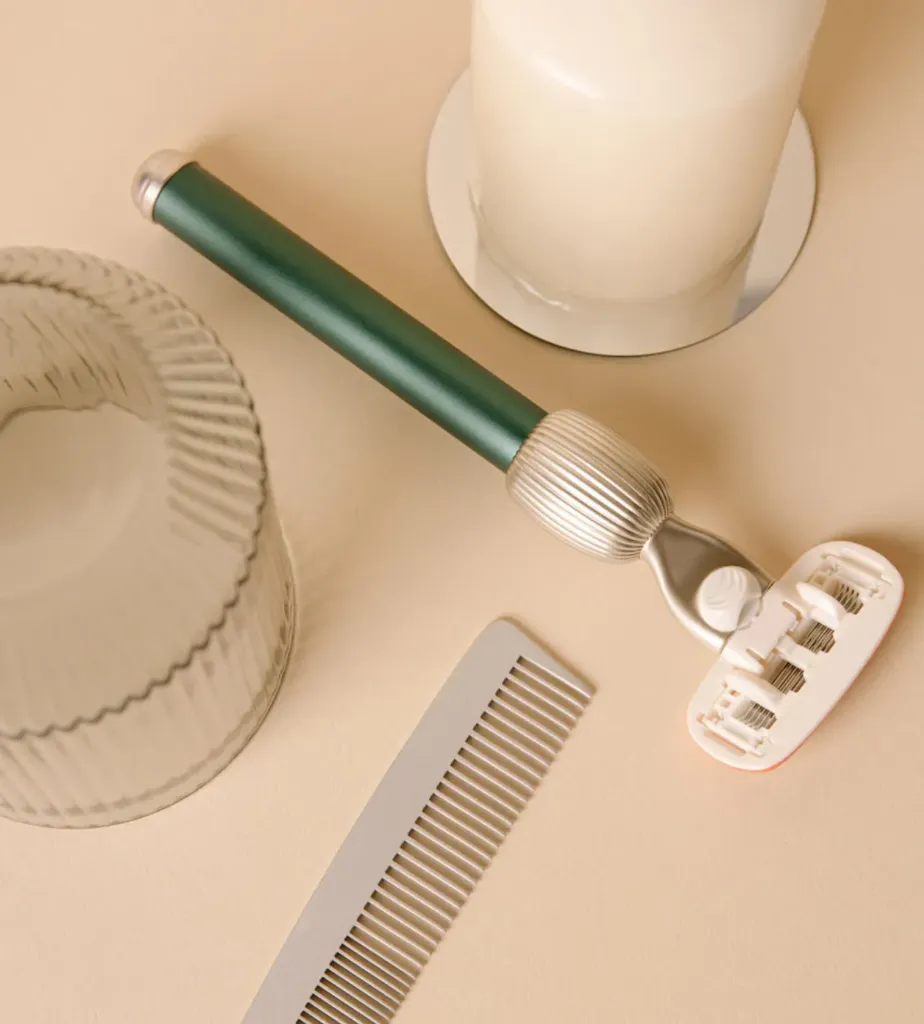 fler_green_pine_razor_laying_on_the_table.webp