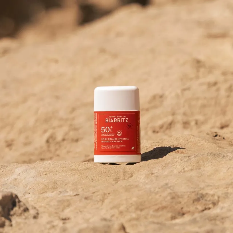 spf50-invisible-sun-stick (2).webp