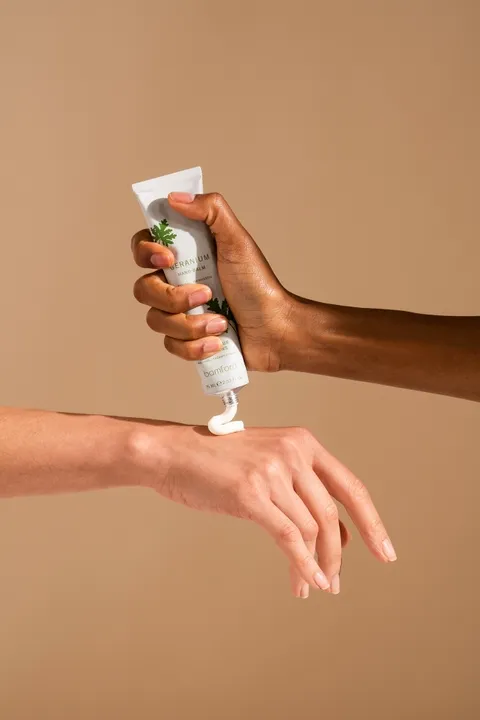 hands-geranium-hand-balm-lifesty.webp
